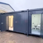 Blocco Sanitario 24 Piedi — 4 WC + 3 Urinali Uomini / 1 WC Donne — 7,3 × 2,44 m - immagine 2