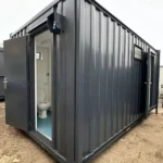 Blocco Sanitario 3+1 — 4,8 × 2,7 m — 3 WC Uomini + 1 WC Donne con Lavabi e Urinali - immagine 1