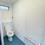 Blocco Sanitario 3+1 — 4,8 × 2,7 m — 3 WC Uomini + 1 WC Donne con Lavabi e Urinali - immagine 11