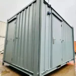 Blocco Sanitario 3,6 × 2,7 m — Uomini/Donne con 2+1 WC, Urinali e Lavabi - immagine 2