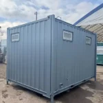Blocco Sanitario 3,6 × 2,7 m — Uomini/Donne con 2+1 WC, Urinali e Lavabi - immagine 5