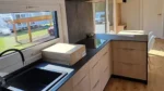 Casa Mobile 37-42 m² – 10,5 x 4 m – Bardage Legno Naturale e Tetto a Doppia Falda - immagine 6