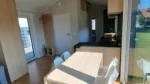 Casa Mobile 37-42 m² – 10,5 x 4 m – Bardage Legno Naturale e Tetto a Doppia Falda - immagine 7