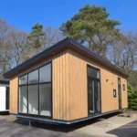 Casa mobile Arran 11,5 x 4 m con design in legno - immagine 1