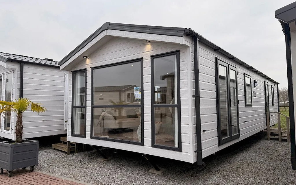 Casa mobile Oceania 10 x 4 m con cucina a U - immagine 1