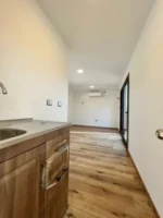 Casa modulare Aspe 8 x 3 m – 24 m² con parquet rovere, cucina e bagno con doccia - immagine 3