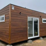 Casetta modulare Atenas 6 x 3 m – 18 m² con bagno con cabina doccia in vetro - immagine 1