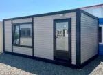 Casetta modulare Compact Plus 18 m² – pannelli sandwich grigio chiaro con bagno completo - immagine 1