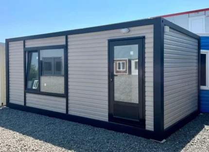 Casetta modulare Compact Plus 18 m² – pannelli sandwich grigio chiaro con bagno completo - immagine 1