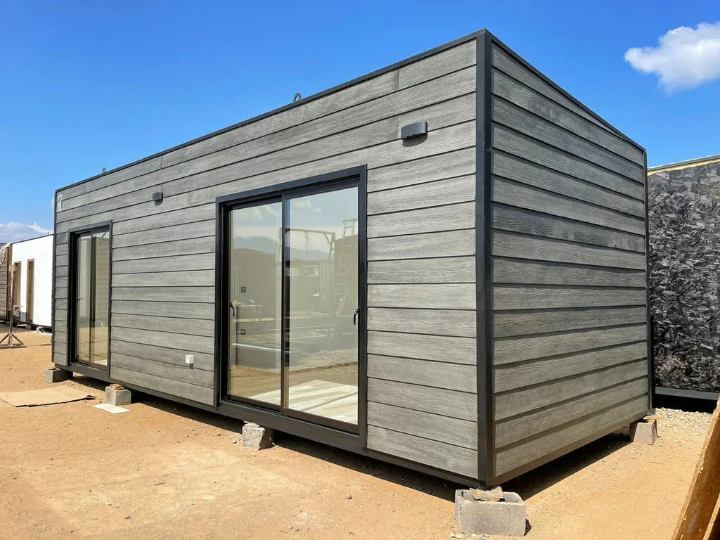 Casetta modulare Edison 8 x 3 m – 24 m² con grandi vetrate e bagno con doccia semicircolare - immagine 2