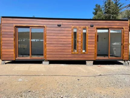 Casetta modulare Jocsan 8 x 3 m – 24 m² con serramenti effetto legno e bagno doccia - immagine 1