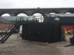 Container Bar 20 Piedi Nero con Terrazza Accessibile sul Tetto — Bar Industriale Multi-Livello - immagine 1