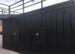 Container Bar 20 Piedi Nero con Terrazza Accessibile sul Tetto — Bar Industriale Multi-Livello - immagine 3