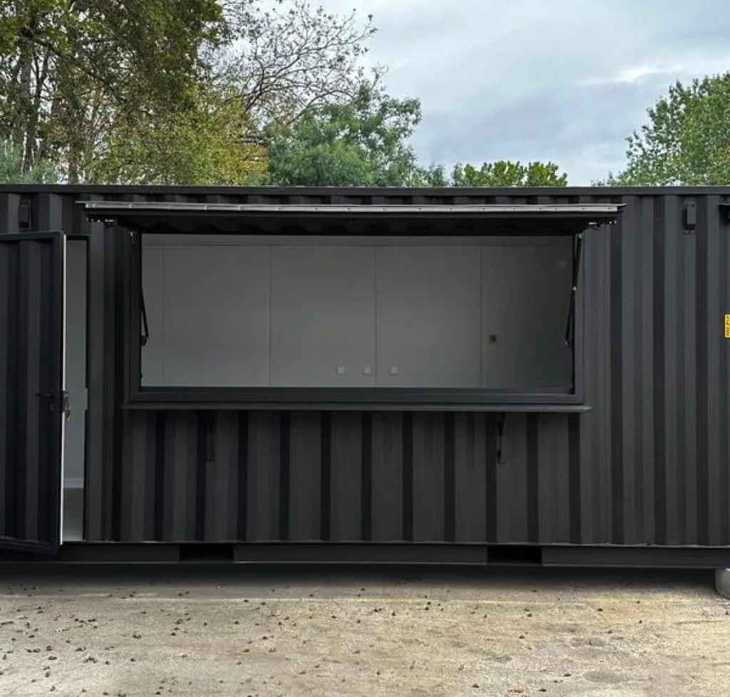 Container Bar Personalizzato 20 Piedi Nero/Antracite — Marquesina Gas, Interno Sandwich, Resina, Su Ruote - immagine 1