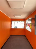 Container Caffetteria 6 m Antracite e Legno — Interni Arancione, Finestre a Ribalta, LED Encastrati - immagine 3
