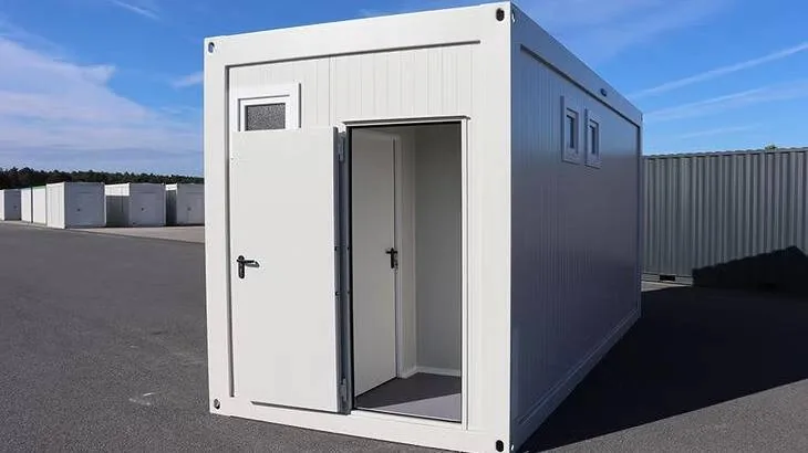 Container Sanitario 20 Piedi — 2 Docce + 2 WC + 2 Urinali + 3 Lavabi — 6,05 × 2,44 × 2,89 m - immagine 1