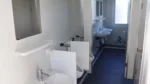 Container Sanitario 20 Piedi — 2 Docce + 2 WC + 2 Urinali + 3 Lavabi — 6,05 × 2,44 × 2,89 m - immagine 2
