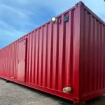 Container Sanitario 40 Piedi — Uomini/Donne — 2+1 Docce + 2+1 WC + Urinali + Lavabi — Rosso RAL 3000 - immagine 4