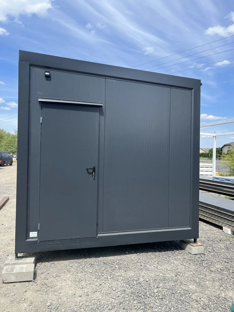 Container sanitario 4×3×2,9 m – 2 WC, 2 orinatoi, 2 lavabi, doccia e caldaia (RAL 7016) - immagine 2