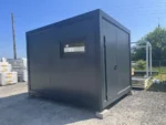 Container sanitario 4×3×2,9 m – 2 WC, 2 orinatoi, 2 lavabi, doccia e caldaia (RAL 7016) - immagine 3