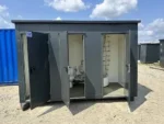Container Sanitario con 3 Cabine — WC, Doccia e Urinale — 3,77 × 1,77 × 2,45 m - immagine 3