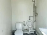 Container Sanitario con 3 Cabine — WC, Doccia e Urinale — 3,77 × 1,77 × 2,45 m - immagine 9