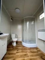 Container Sanitario con Doccia e WC — Cabina Doccia + WC + Lavabo — 2 × 2 × 3,15 m - immagine 3