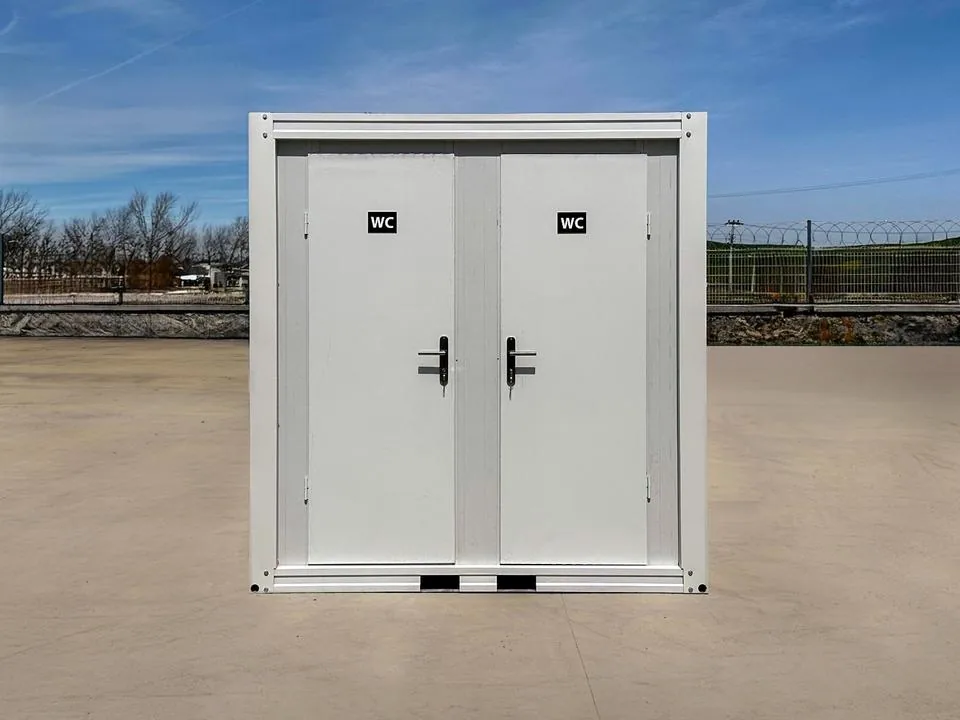 Container Sanitario Doppio WC — 2 Cabine con Lavabo, Specchio e LED — 2,20 × 1,20 × 2,50 m - immagine 1