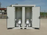 Container Sanitario Doppio WC — 2 Cabine con Lavabo, Specchio e LED — 2,20 × 1,20 × 2,50 m - immagine 7
