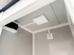 Container Sanitario Doppio WC Sun Container — 2 Cabine con Lavabo e Specchio — 2,40 × 1,20 × 2,50 m - immagine 9