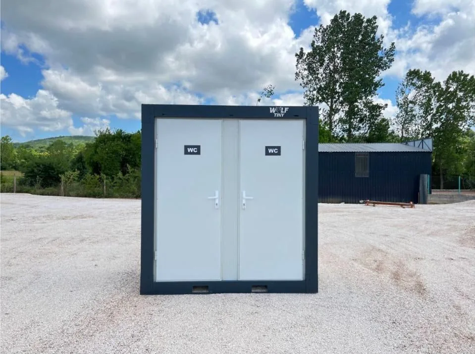 Container Sanitario Doppio WC — Wolf Tiny — 2 Cabine Indipendenti WC+Lavabo+Orinatoio — 1,20 × 2,20 × 2,45 m — Nuovo - immagine 1