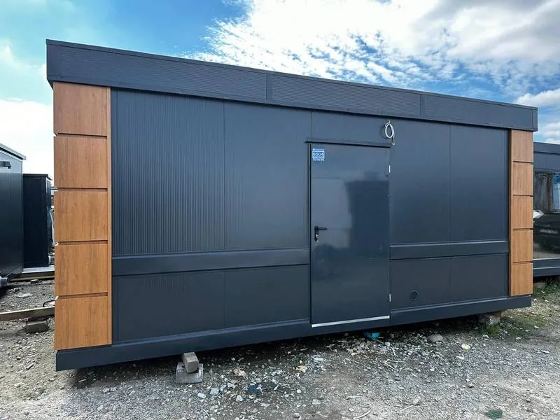 Container Sanitario Multiutenza — 4 WC + 1 Urinale + 3 Lavabi — 6,06 × 2,44 × 2,80 m - immagine 1
