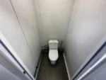 Container Sanitario Multiutenza — 4 WC + 1 Urinale + 3 Lavabi — 6,06 × 2,44 × 2,80 m - immagine 7