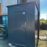 Container Sanitario WC + Doccia + Urinale — Cabina Doccia Vetro Nero — 1,86 × 1,45 m - immagine 1