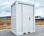 Container Sanitario WC + Urinale + Lavabo — Pannelli Sandwich Bianchi — 1,20 × 1,65 × 2,34 m - immagine 1