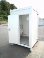 Container Sanitario WC + Urinale + Lavabo — Poco-Sani — Acciaio Zincato RAL 9002 — 1,61 × 1,67 × 2,54 m - immagine 2