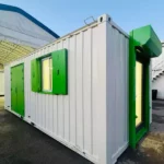 Container Ufficio 24 Piedi (7,3 x 2,4 m) — Bianco Avorio con Porte e Finestre Verdi - immagine 2