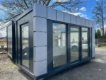 Container Ufficio 5 x 2,5 m — Pannelli Sandwich, Vetrate a Tutta Altezza e Climatizzazione - immagine 1