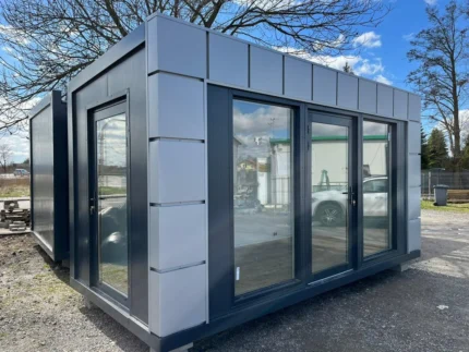 Container Ufficio 5 x 2,5 m — Pannelli Sandwich, Vetrate a Tutta Altezza e Climatizzazione - immagine 1