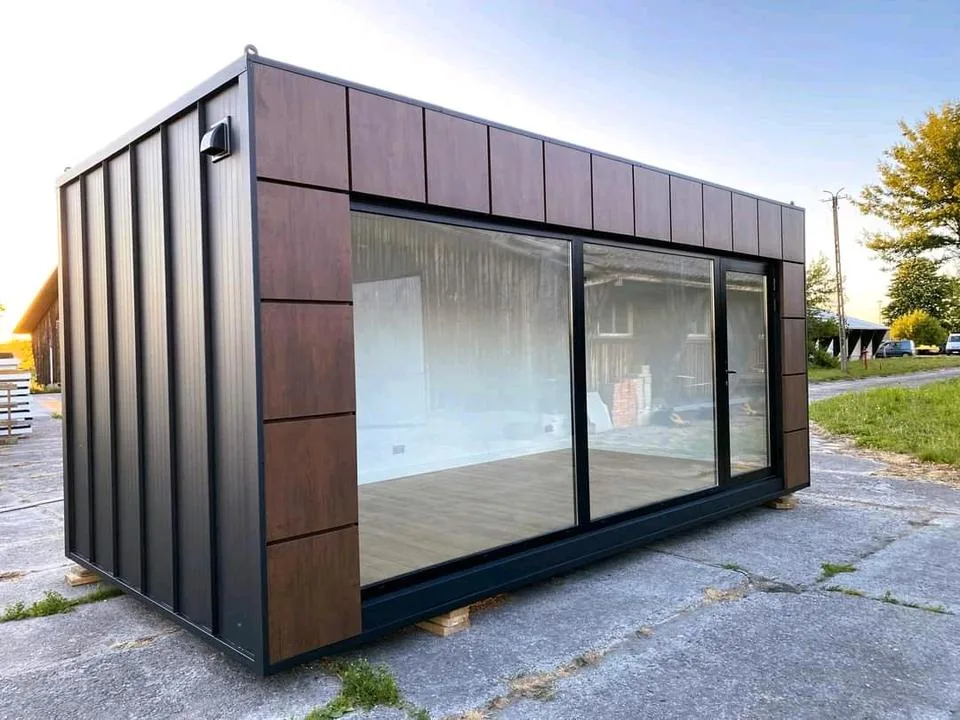 Container Ufficio 6 x 3 m — Casette Imitation Legno Noce Scuro e Vetrate Antracite - immagine 2