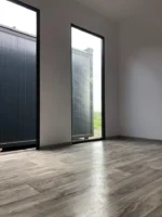 Container Ufficio 6 x 3 m — Rivestimento Noce Scuro e Vetrate Nere a Tutta Altezza - immagine 5