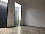 Container Ufficio 7 x 3 m — Pannelli Noce Scuro e Grigio con Vetrate a Tutta Altezza - immagine 8