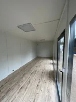 Container Ufficio 8 x 3 m — Rivestimento Legno Orizzontale e Profilatura Antracite - immagine 4