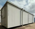 Container Ufficio 9,7 x 3 m con Servizi Igienici — Modulo Bianco con Bagno Integrato - immagine 1