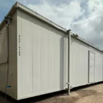 Container Ufficio 9,7 x 3 m con Servizi Igienici — Modulo Bianco con Bagno Integrato - immagine 1