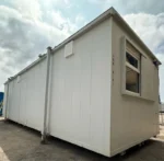 Container Ufficio 9,7 x 3 m con Servizi Igienici — Modulo Bianco con Bagno Integrato - immagine 2