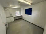 Container Ufficio 9,7 x 3 m con Servizi Igienici — Modulo Bianco con Bagno Integrato - immagine 6