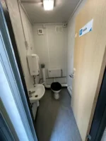 Container Ufficio 9,7 x 3 m con Servizi Igienici — Modulo Bianco con Bagno Integrato - immagine 9
