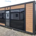 Container Ufficio Linea Premium 16,8 m² — Listoni Legno Orizzontali e Vetrate Oscurate Antracite - immagine 1