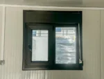 Container Ufficio Nero 2,4 x 6,0 m RAL 7016 — Pannelli Nervati Neri con Finestre a Persiane - immagine 10